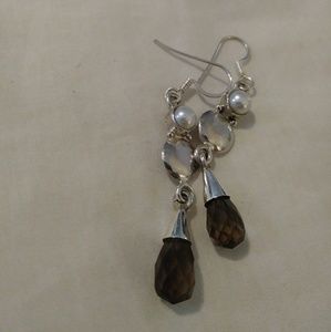 2 pairs of Earrings